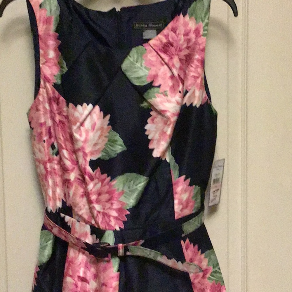 Ladies Spring Dress - Picture 6 of 8